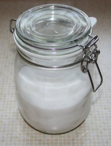 Vanillezucker im Vorratsbehälter aus Glas